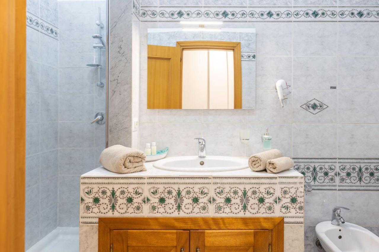 Infinity House - Cagliari Centro Apartment Екстериор снимка