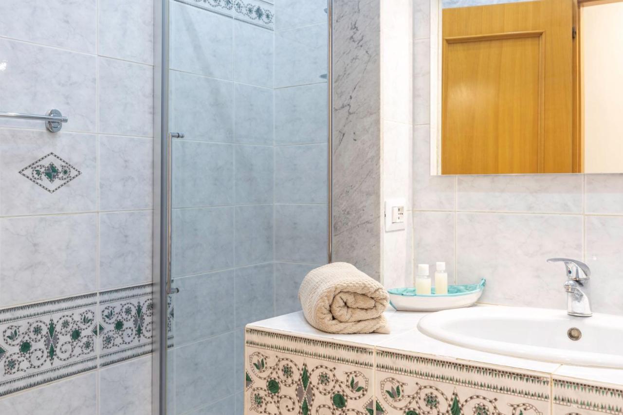 Infinity House - Cagliari Centro Apartment Екстериор снимка